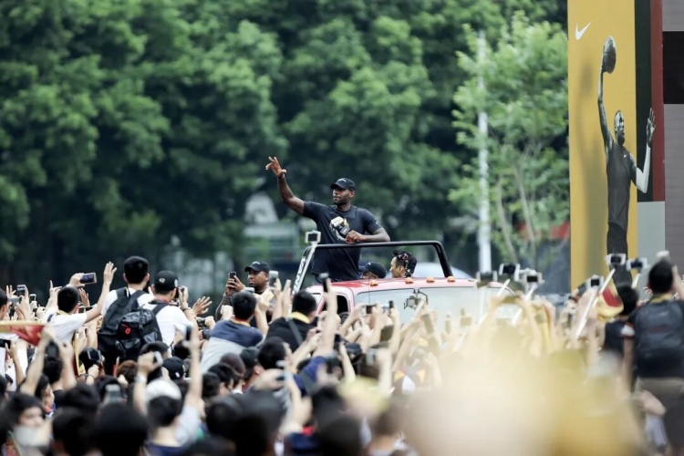 赛程表-勒布朗·詹姆斯在华二十载：一段穿越时代的非凡历程
